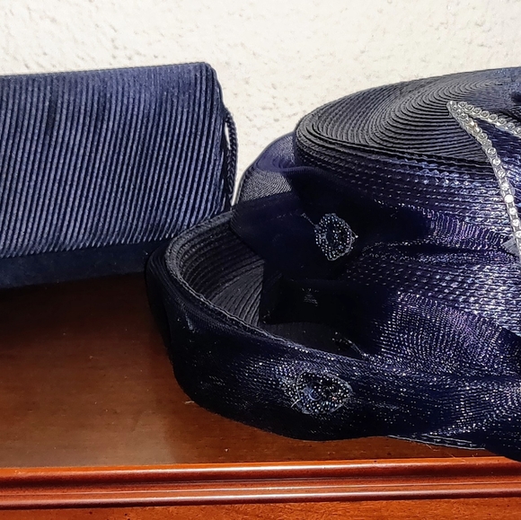 Hats & Purses - Picture 6 of 8